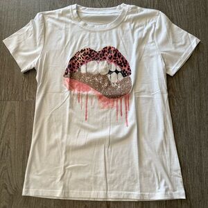 Leopard Glitter Lips w/Drip Design T-Shirt NWOT